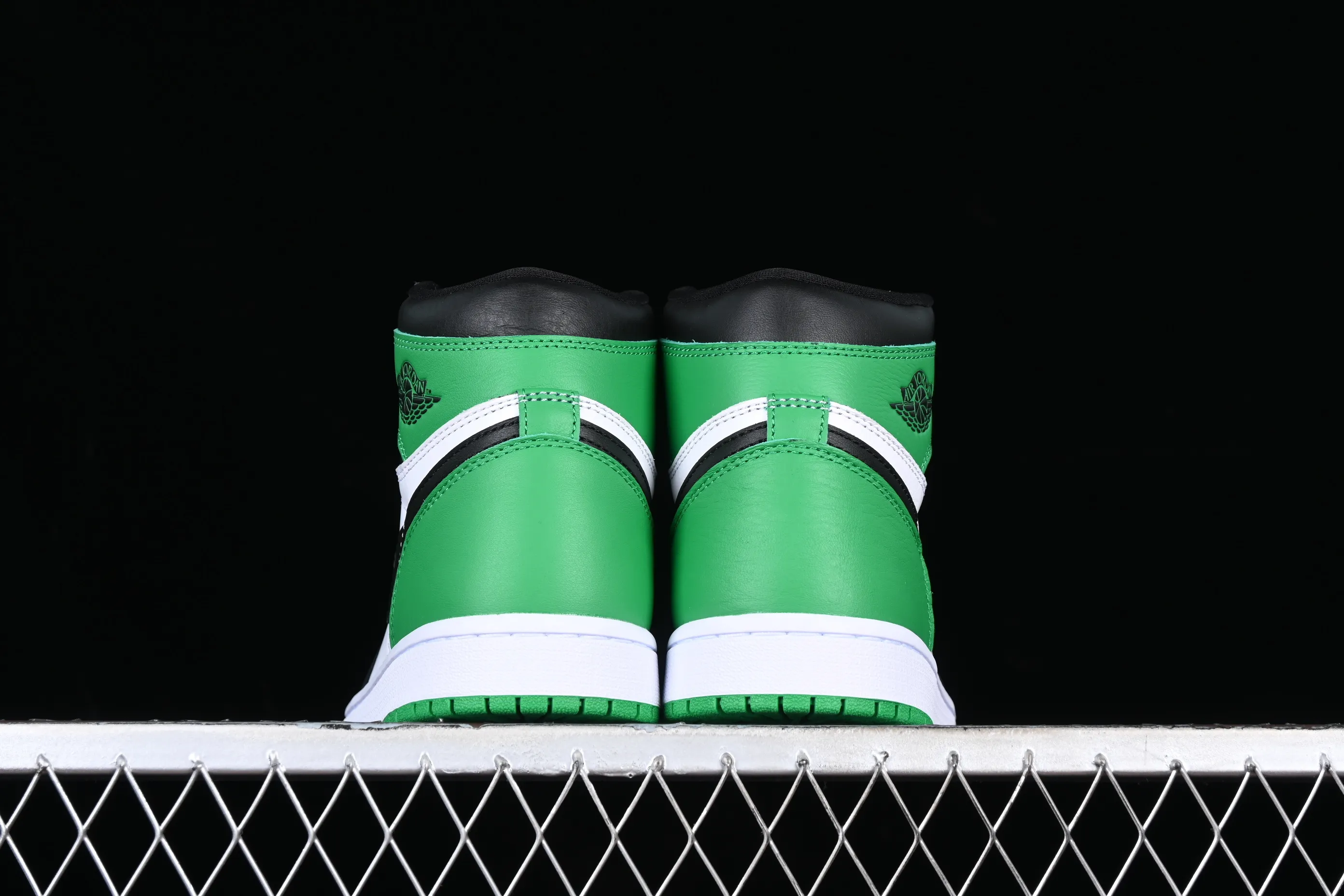 All categories Air Jordan Jordan series basketball shoes Air Jordan 1 High Pure original Air Jordan 1 High OG "Lucky Green" AJ1 Joe 1 Celtics black green toe DZ5485-031